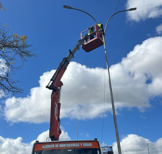 Montacargas Alver ReparaciÃ³n Postes Alumbrado PÃºblico GrÃºa Pitman en Caracas